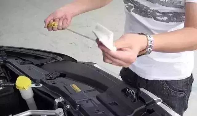 使用假机油的六大危害,辨别假机油最有效的方法