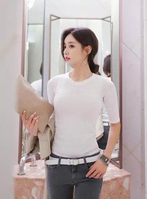 中年微胖紧身牛仔裤搭配,牛仔裤加t恤时尚简约的搭配