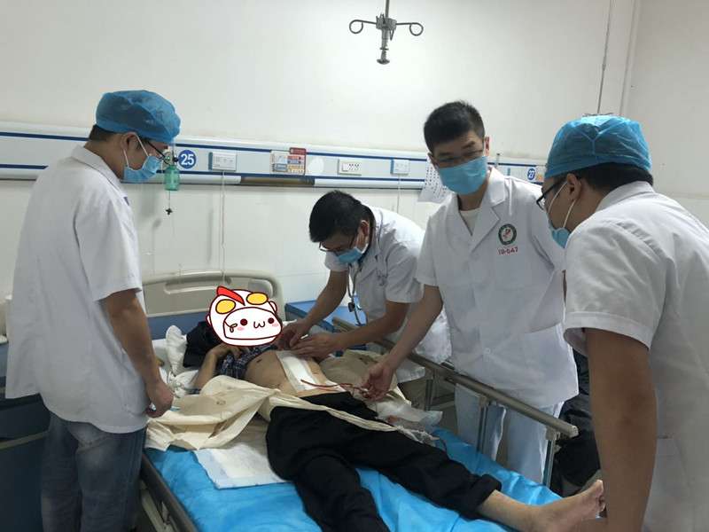 肾囊肿微创引流术,腹腔镜下肾囊肿去顶术为几类切口