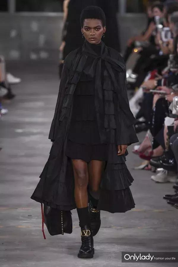 张艺兴valentino东京神图,张艺兴valentino秀场表演