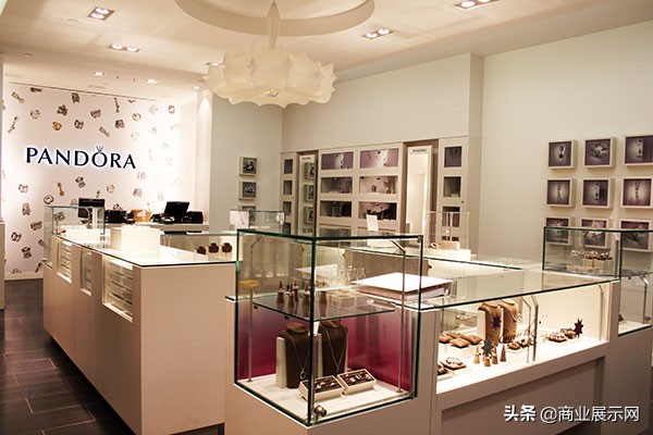 pandora潘多拉珠宝店,纽约soho潮牌购物街