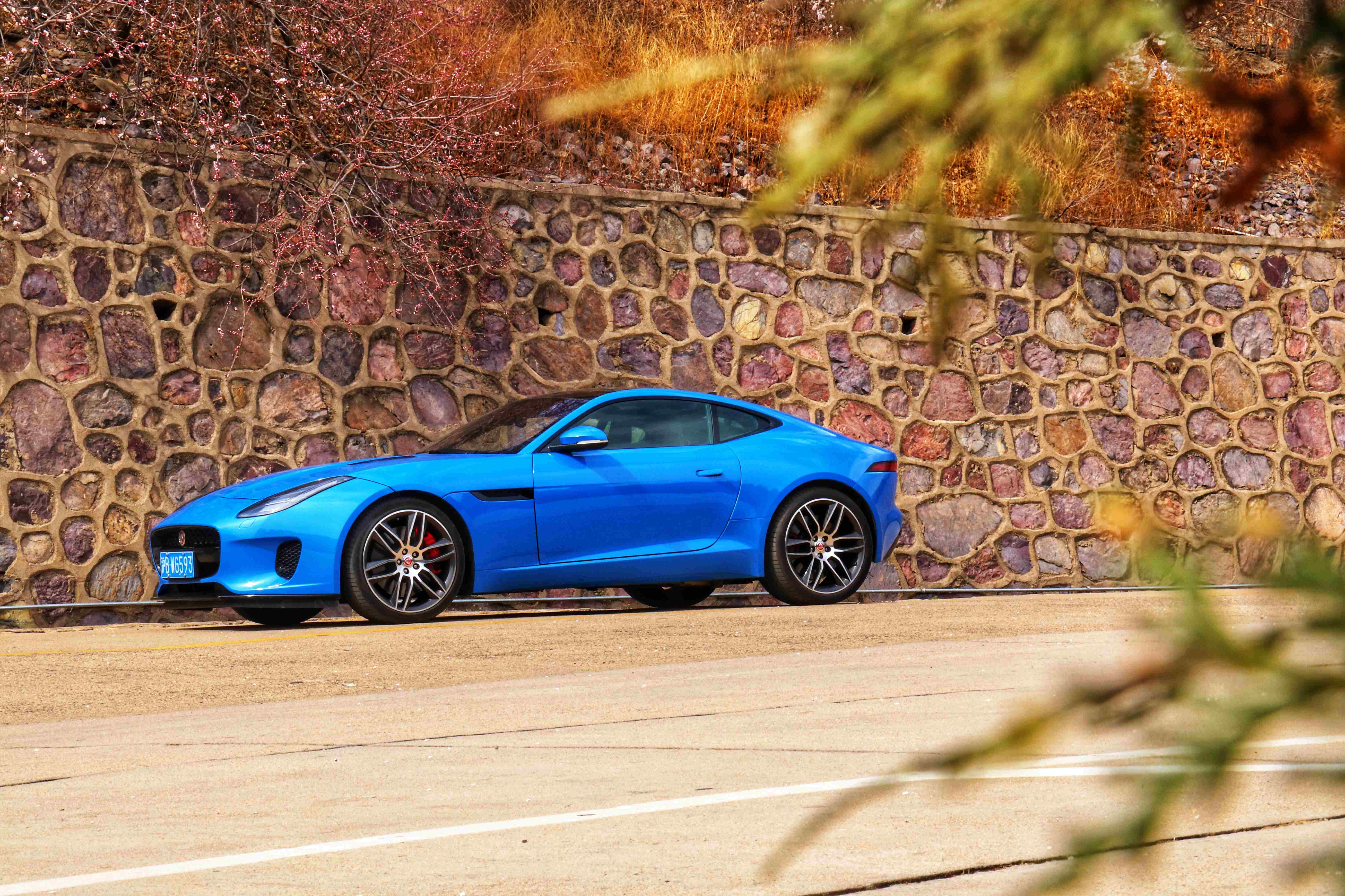 与“赫本”独享二人世界，焦点测试F-TYPE2.0T