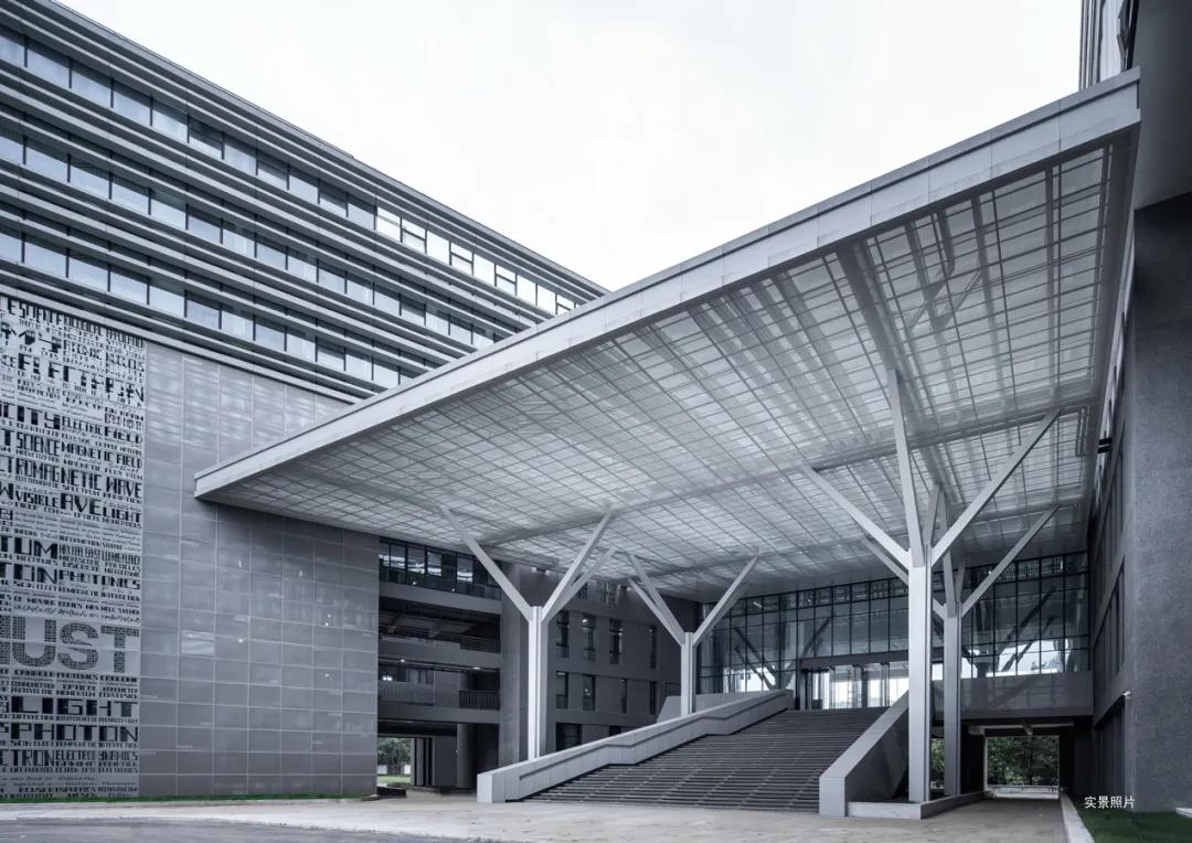 华中科大武汉光电国家研究中心,武汉光电国家研究中心和光电学院