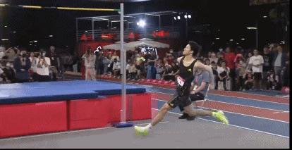 从跳高冠军到网红,张国伟已忘记2米39的一生追求了吗?拼命想红的他撂了国家队的挑子,但他的选择值得尊重