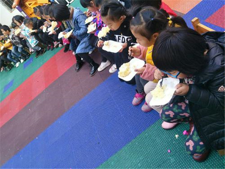 为了给儿子难忘的生日，宝妈送高级蛋糕到幼儿园分享，结果搞砸了