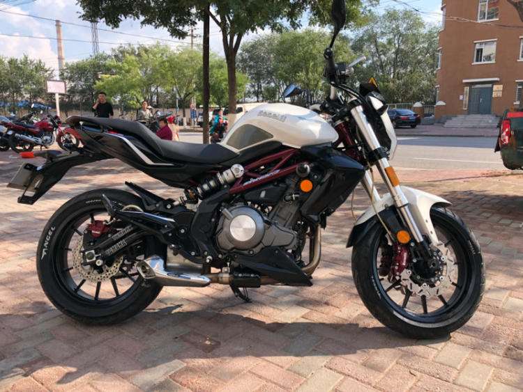 黄龙街车300最新款,黄龙300国产跟欧版的区别