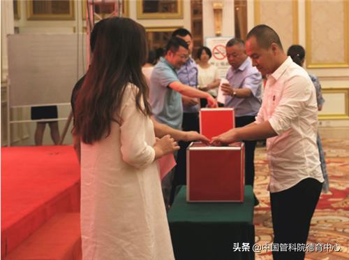 热烈庆祝协会成立四周年,热烈祝贺成立大会圆满成功