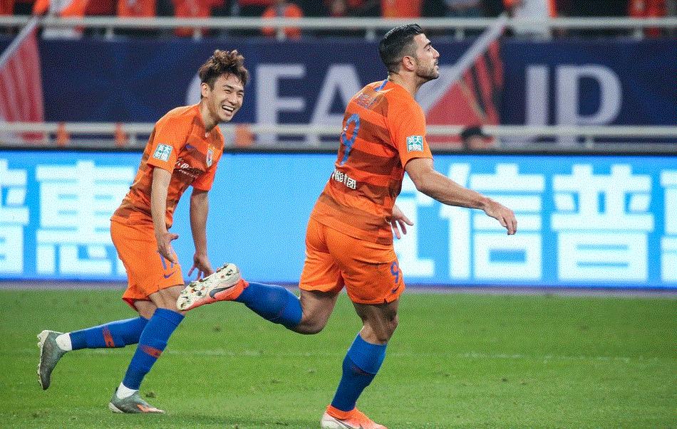 鲁能1-0绝杀申花,鲁能吴金贵和李霄鹏