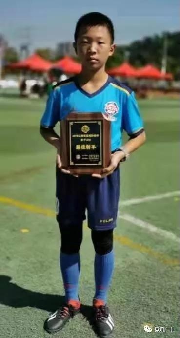 上饶青少年足球,签约中国12岁男孩足球球队