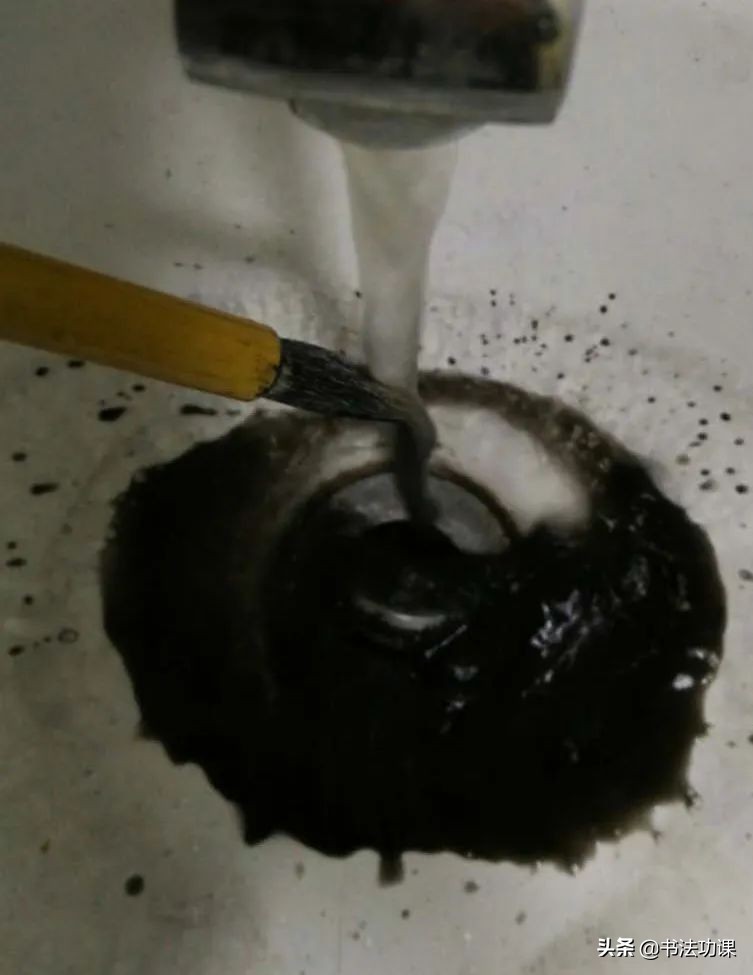 你不是洗笔，是在毁笔！教你5步洗笔法