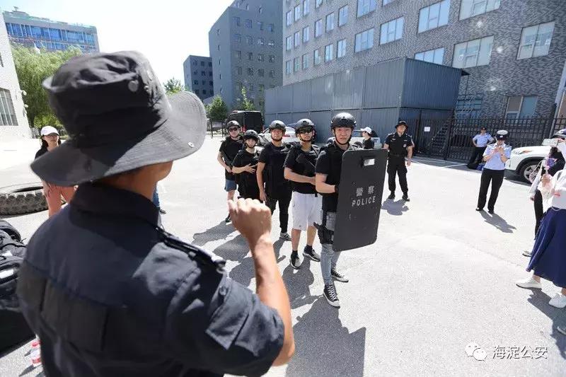 特警训练遭群众围观,特警魔鬼式训练