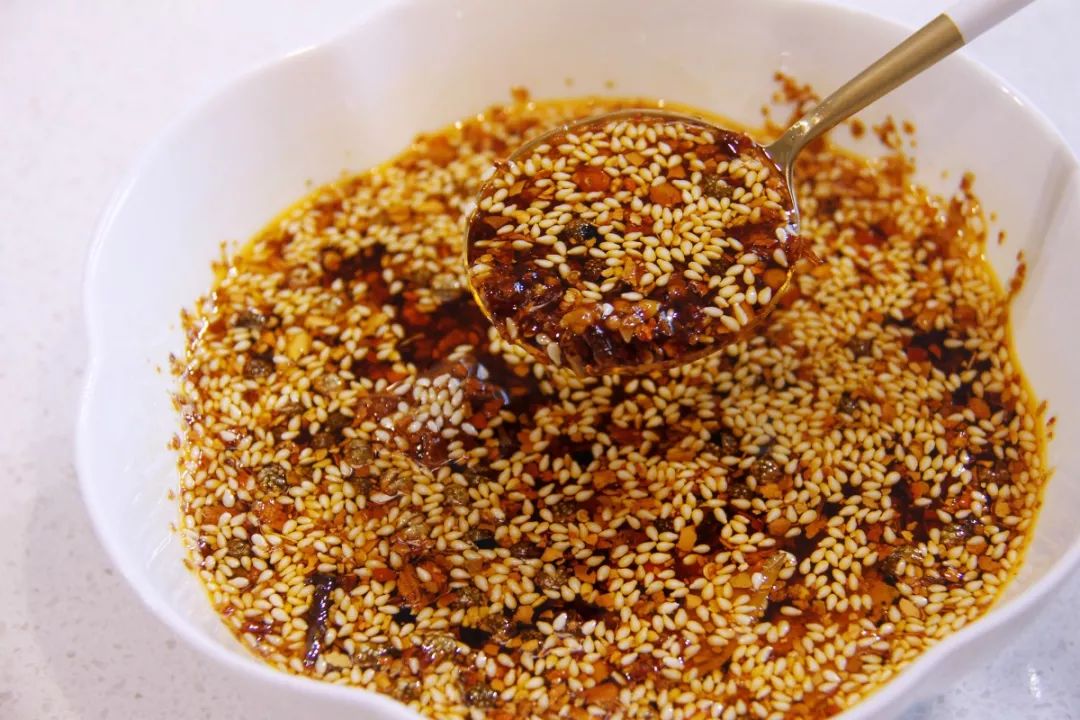 在家自制烧烤邻居家小孩都馋哭了,自己做辣条隔壁小孩都馋哭了