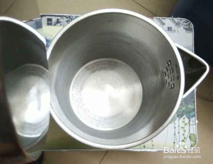 如何减少开水中的水垢,有水垢的水会得结石吗