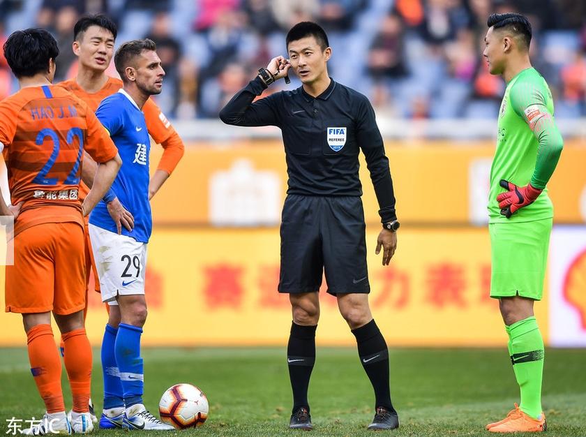 傅明吹罚比赛,傅明经典判罚