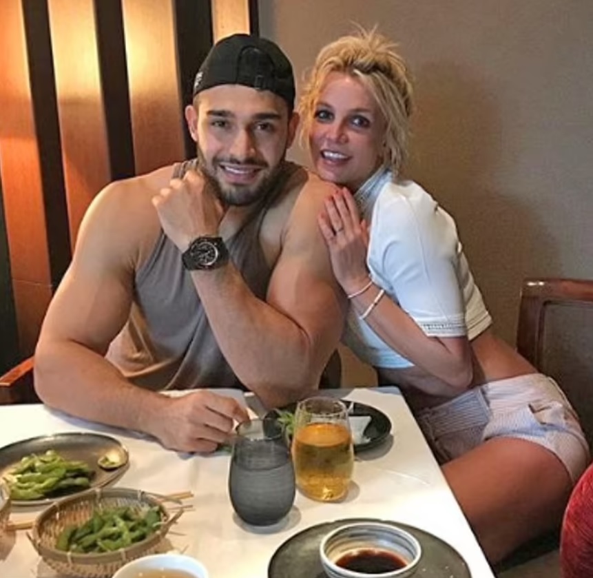 布兰妮官宣婚礼日期,布兰妮宣布订婚宴