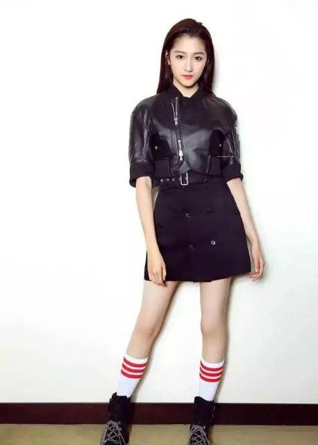 22岁关晓彤惊艳亮相,关晓彤露肩装全部照片