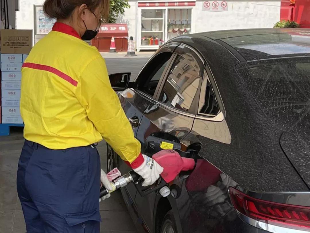 油压过高打开油箱盖,汽车油箱油压高怎么回事