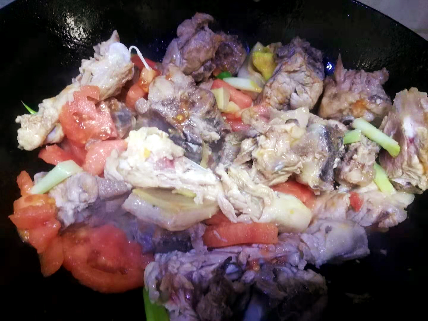 番茄筒骨汤这么做美味又营养,黄骨鱼山药番茄汤做法