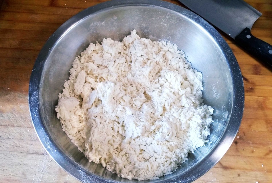 发面加了油揉不光滑,发面的时候放了碱发不起来