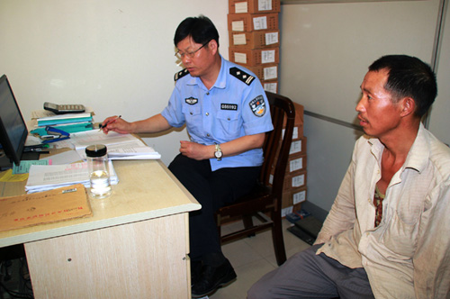 爸爸给孩子取名护士打错出生证明,被护士打错出生证