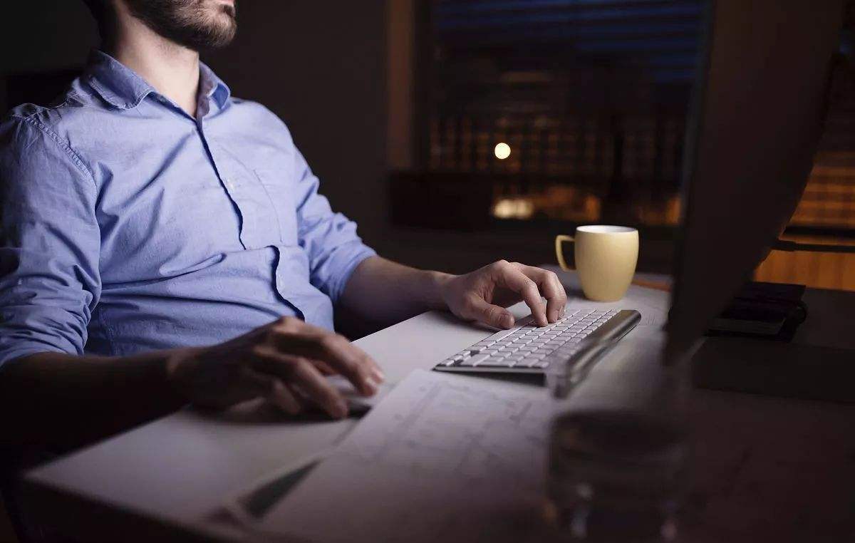 职场加班怎么处理,职场上单位要加班应该拒绝吗