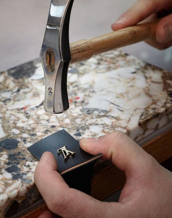 奢侈品包包生产过程,仿制奢侈品牌包包