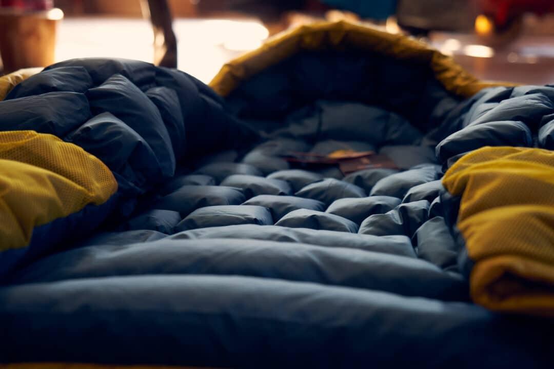 加拿大鹅羽绒服黑标好还是红标好,加拿大鹅羽绒服在加拿大卖多少钱