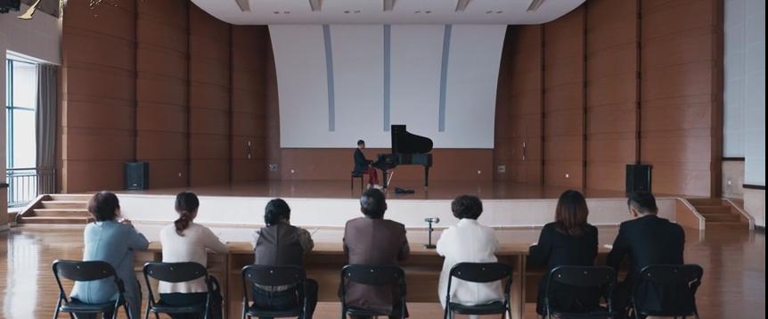 哭晕在影院！没明星没流量的“三无电影”，凭什么封神？