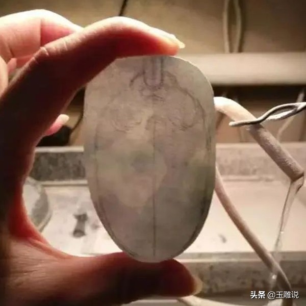 翡翠加工工费大概多少钱,翡翠雕刻工费一般多少钱