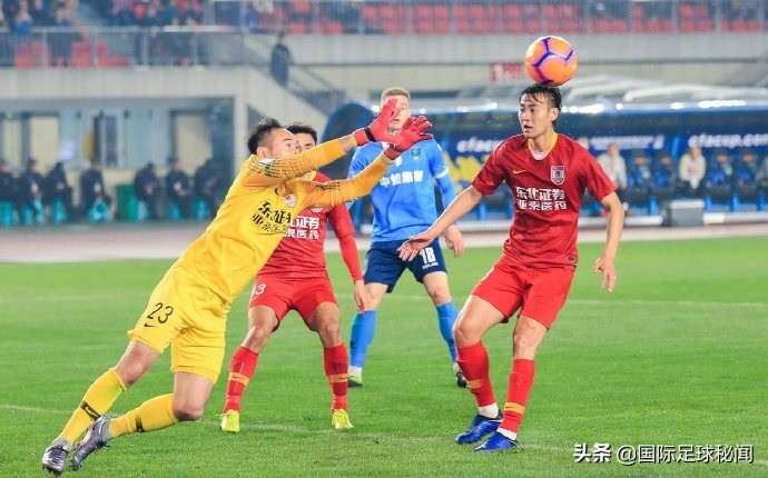 亚泰换门将,长春亚泰门将弃门出击