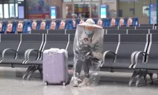 笑喷了!网友开发出的“硬核”防疫装备你遇到过几种?