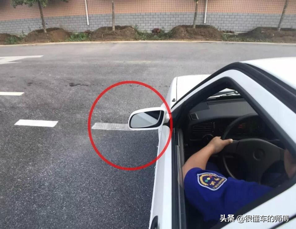 科目二倒车入库如何找准点位手动,自动挡倒车入库科目二准确点教学