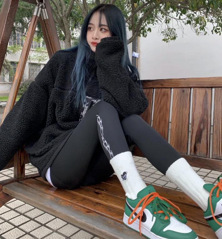 小腿粗穿鲨鱼裤搭配长袜好看吗,鲨鱼裤显腿粗怎么办