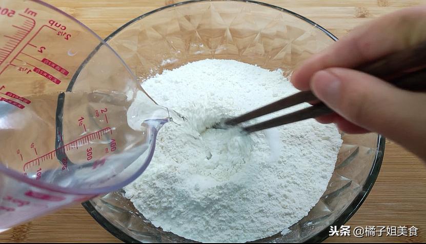 手擀面条简单又好吃的方法,面条不用手擀教你新方法