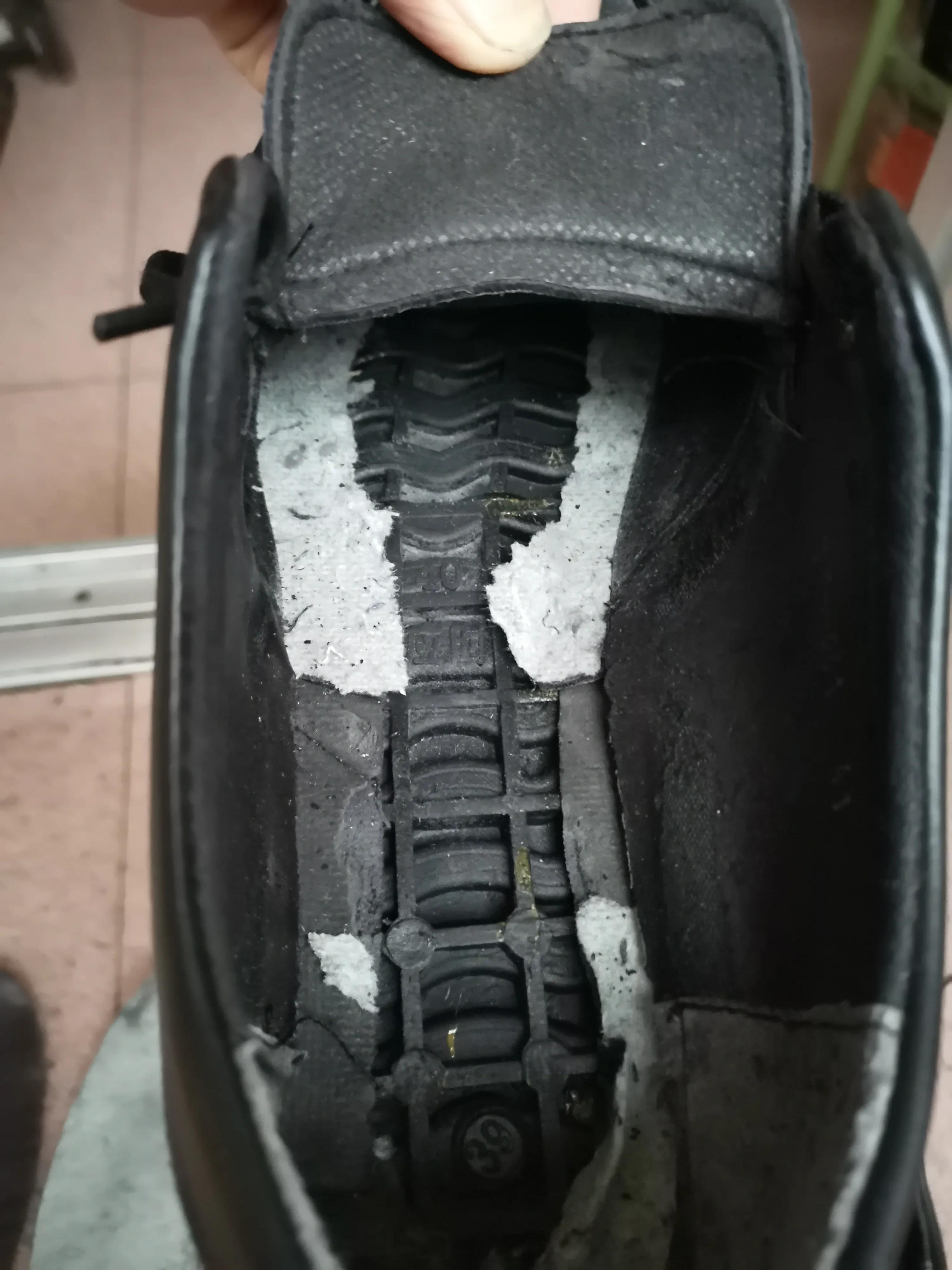 穿这种休闲鞋为什么脚底疼，原来是高低不平的按摩底导致的