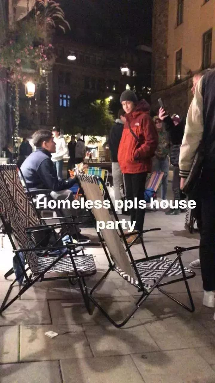 为了买鞋努力搬砖,为了买鞋省钱