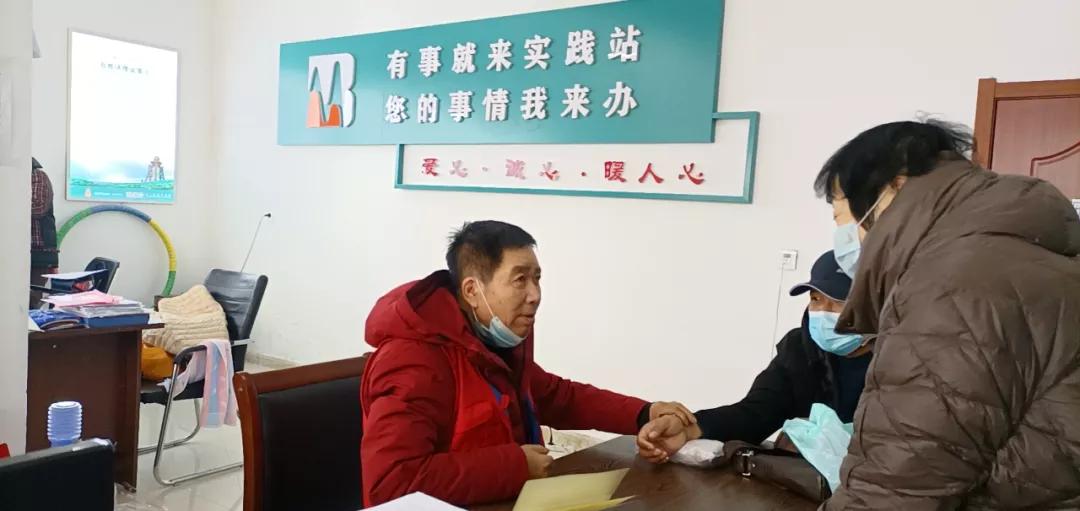 调兵山市晨光逢“暖阳”文明进社区