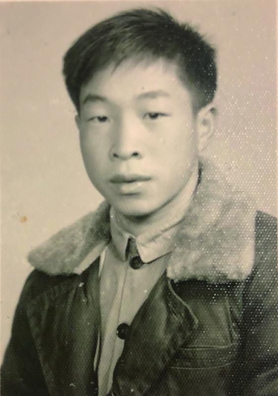 16岁当上赤脚兽医,我做的第一件事就是斗智斗勇给猪打针