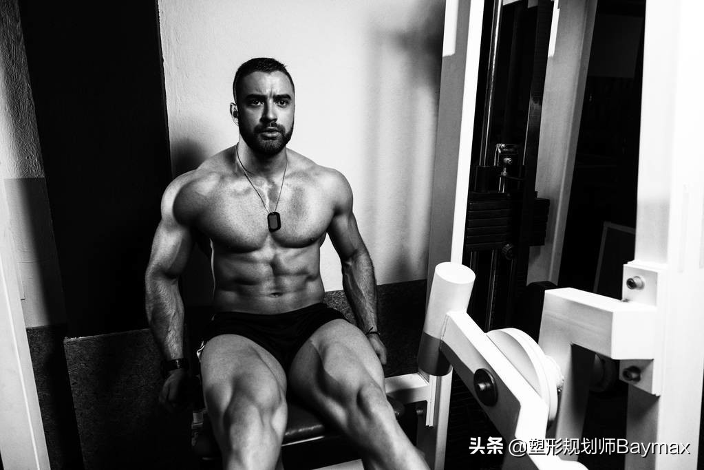 用两个动作就能练出腿部肌肉,四个动作练腿够不够