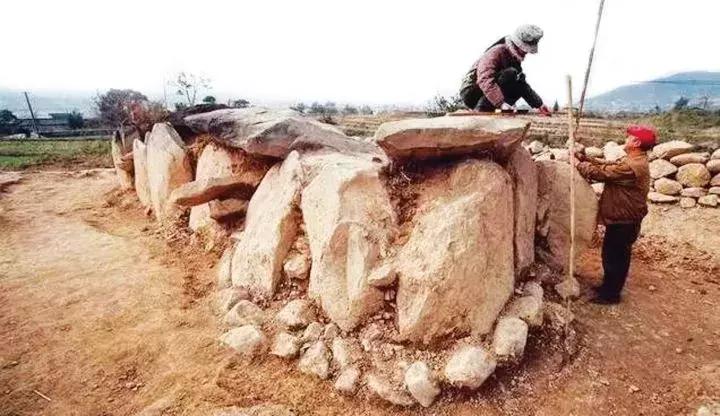 安宁河畔叩响大石墓中的邛人