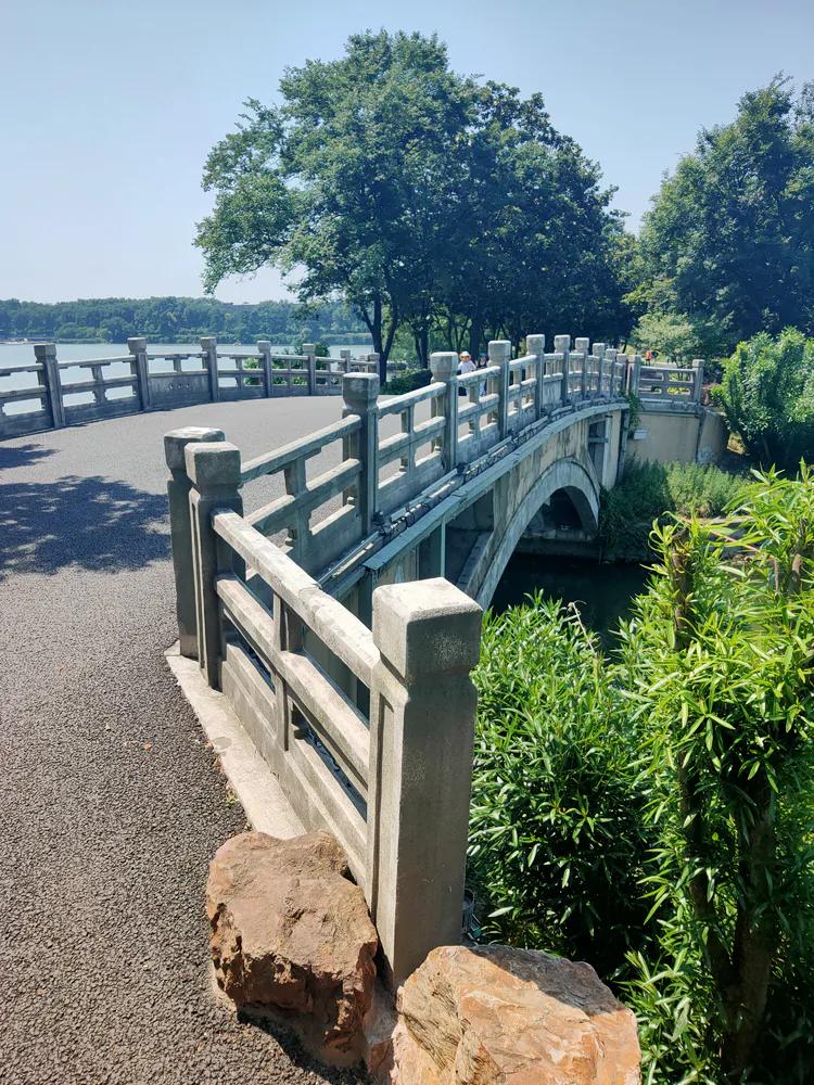 曾作为禁地，与外界隔绝二百六十多年的“玄武湖”，今日锣鼓喧天