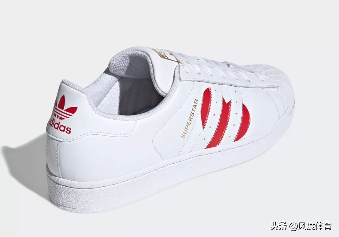 朱一龙惊艳神图氛围感,朱一龙之前春晚的全白色服装图文