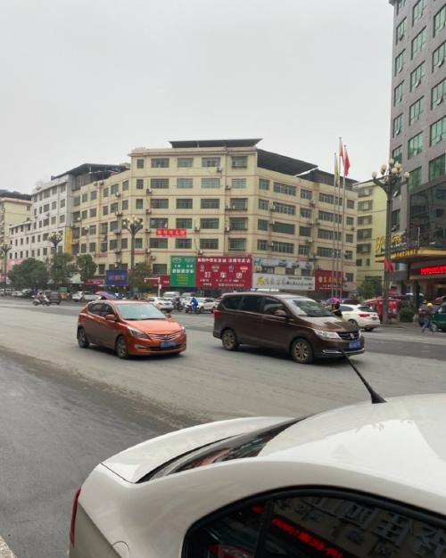 滴滴司机跑专车还是快车,滴滴司机挣钱还是货拉拉挣钱