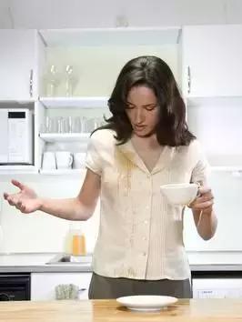 衣服被橘子汁弄脏了怎么办,新衣服沾上果汁怎么办