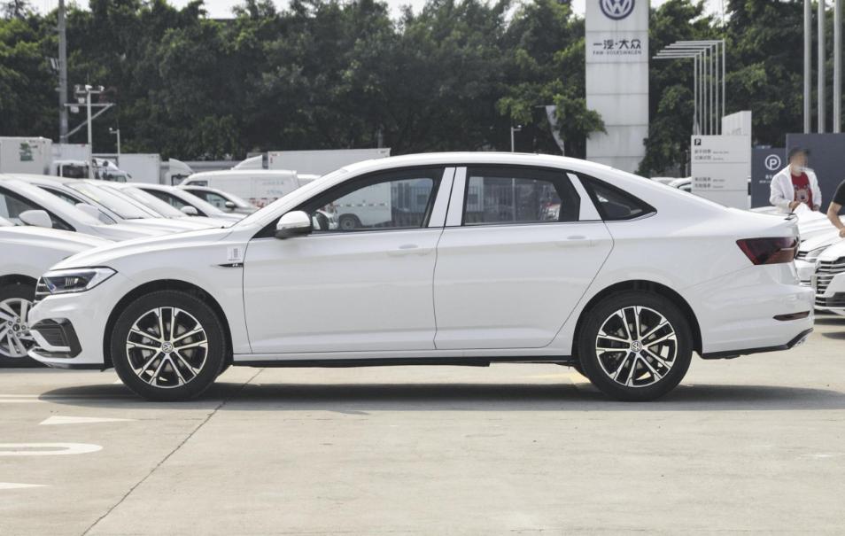 速腾1.5t超越版市区拥堵路段油耗,速腾深度测评