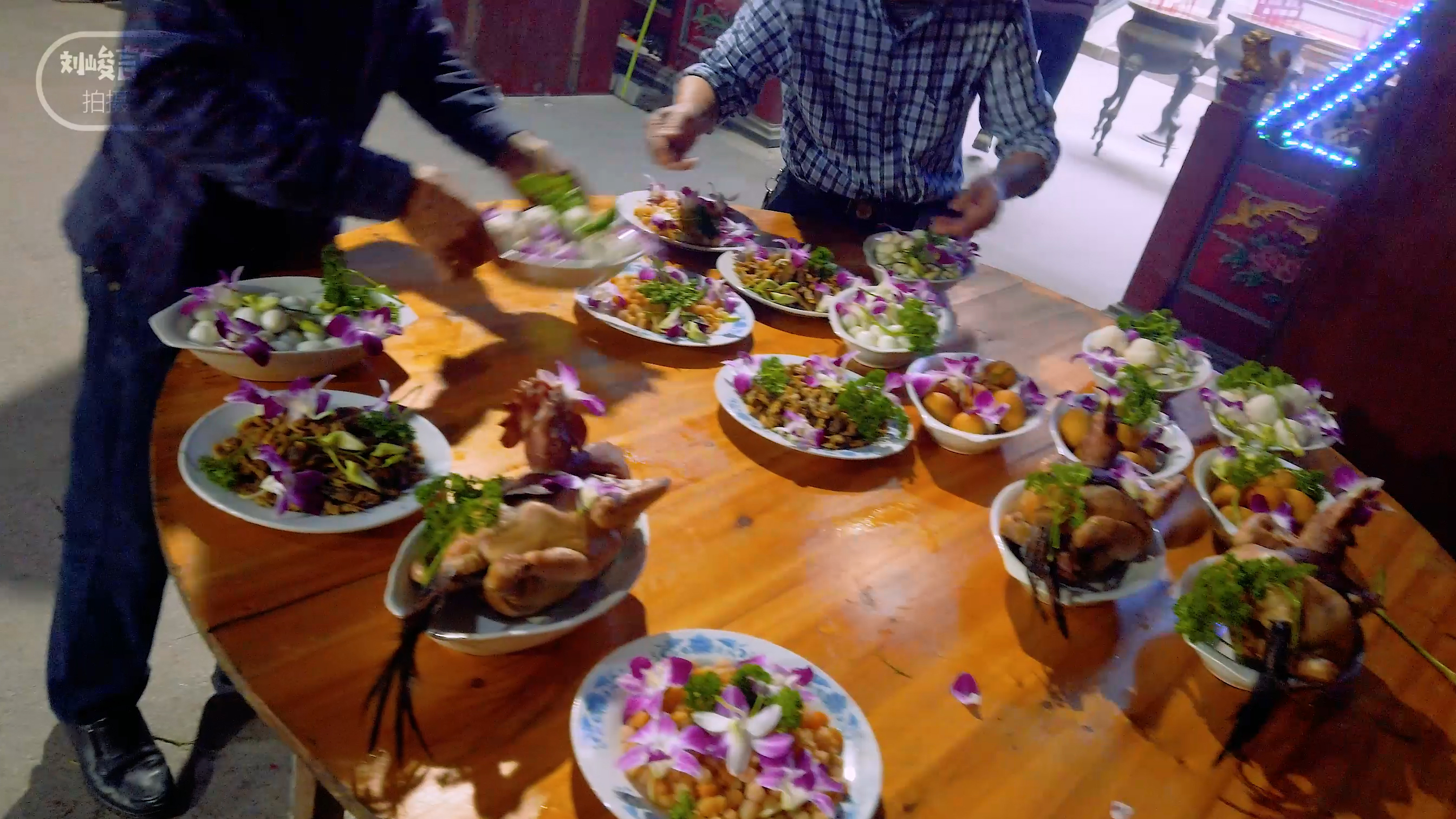 罗源这个小区的面积比城市还要大海景及高铁傍身却依旧空空荡荡