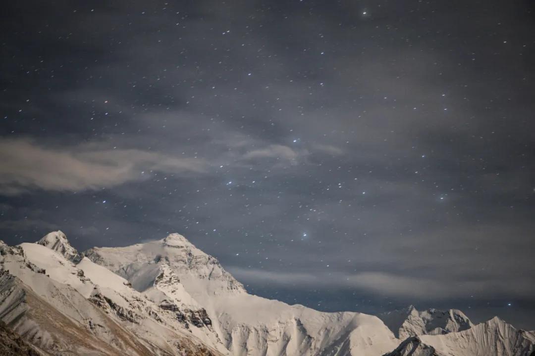 珠穆朗玛峰高度就是海拔嘛,珠穆朗玛峰视频