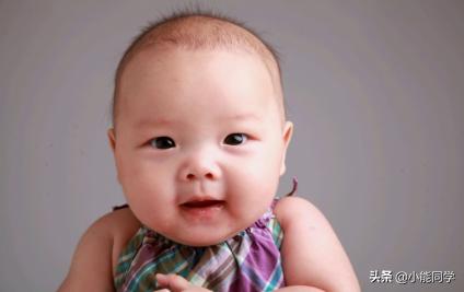 四岁孩子头发双黄是营养不良吗,宝宝头发稀黄可能并不是营养不良