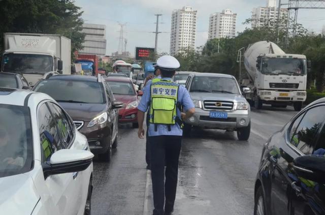 没有年检车辆上路会被扣车吗,驾驶未年检摩托车上路怎么处罚