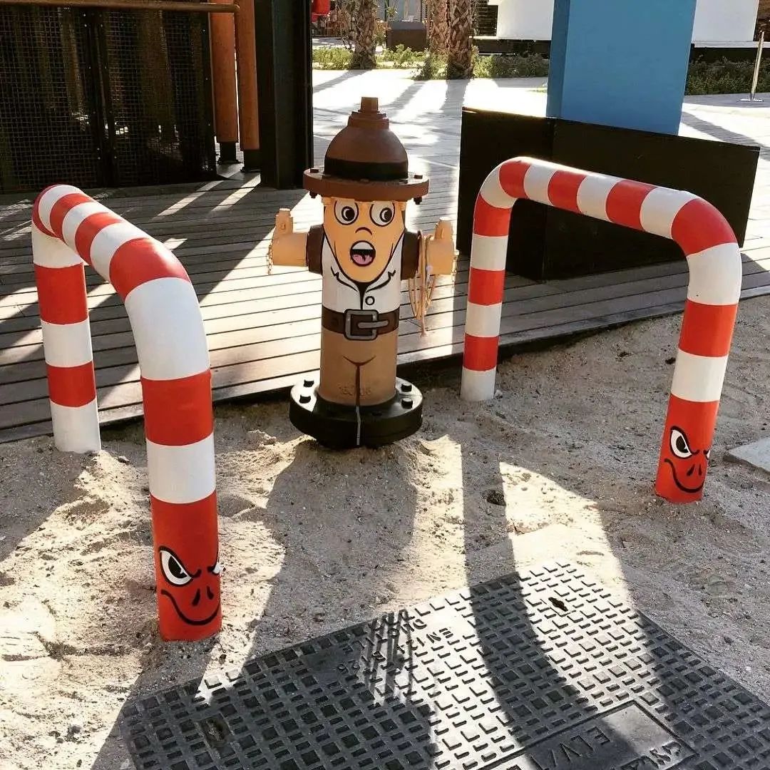 奥斯卡影帝沦为服务员？好莱坞星光大道被糟蹋？网友惊呼神操作